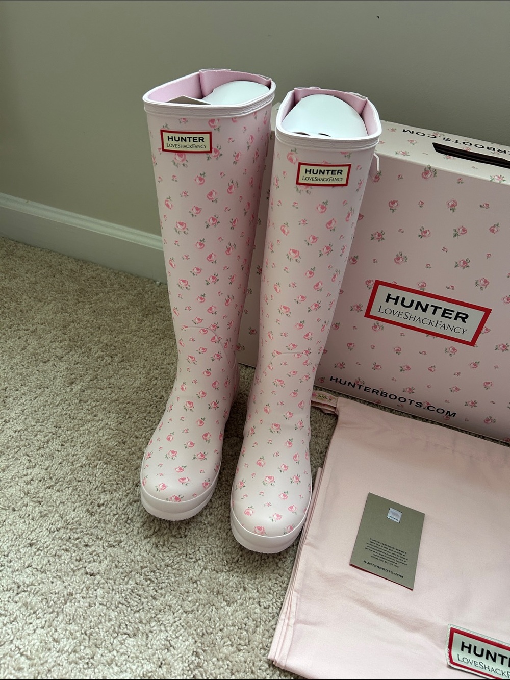 Hunter *LoveFancyShack rain boots. Size 8 - Picture 5 of 17